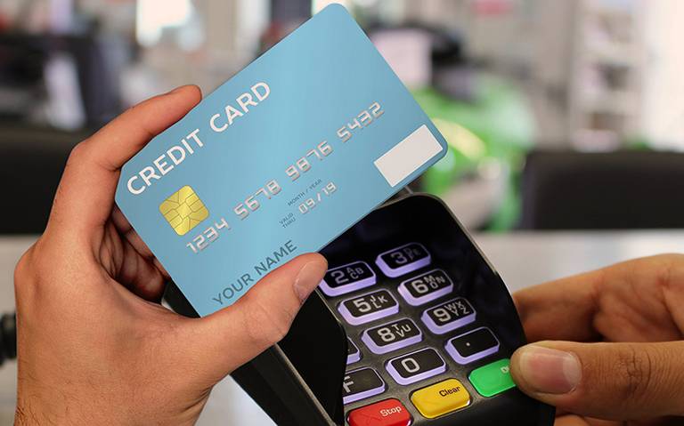 Gasto con tarjetas de crédito aumenta más que ingresos de hogares mexicanos