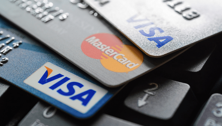 Los cambios propuestos por Visa y Mastercard podrían resultar en tarifas más altas para los comerciantes
