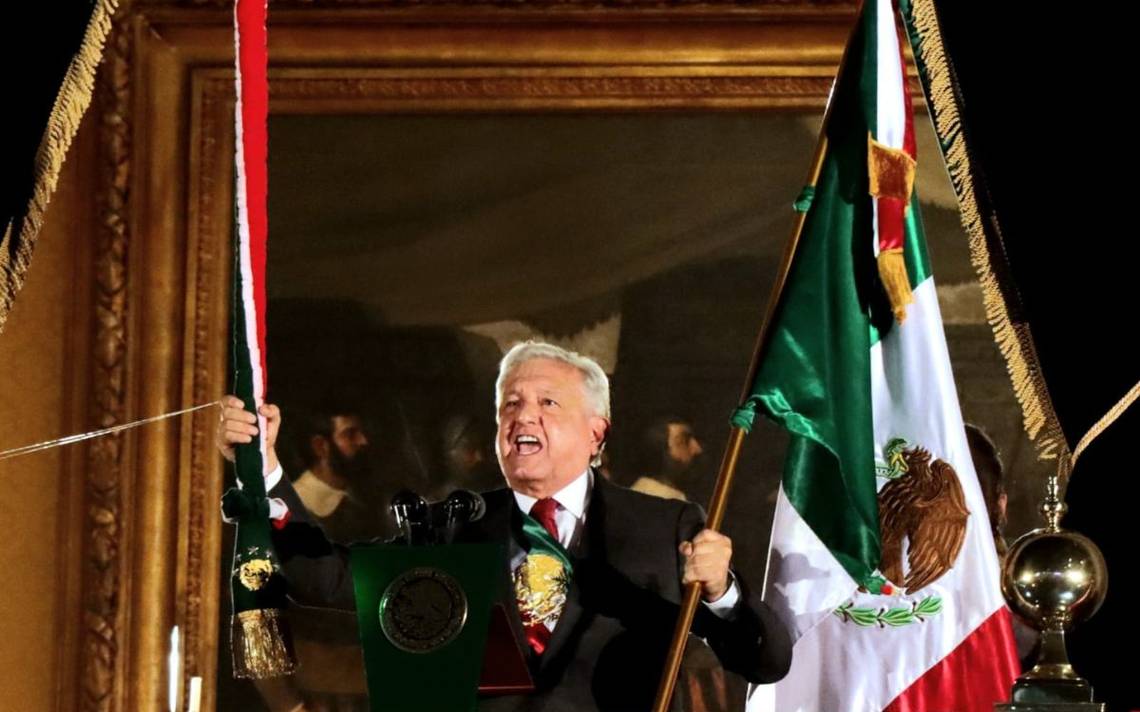 ¡Viva México! AMLO honra a migrantes en emotivo Grito de Independencia